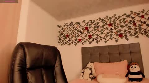 Snapshot of lilith_miller21 chatting on 11.07.25 lilith_miller21 online show from 11.07.25