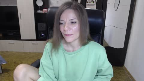 lilith small21 online show from 02.04.25