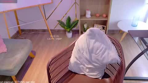 Snapshot of lilith_vamp chatting on 11.20.25 LILITH 200 LIKES Thursday Clown Costume M online show from 11.20.25