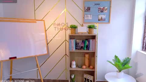 Snapshot of lilith_vamp chatting on 11.24.25 LILITH 200 LIKES Thursday Clown Costume M online show from 11.24.25