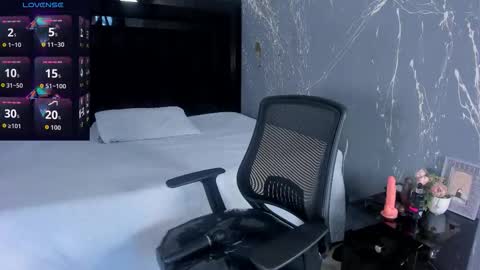 Snapshot of lilithluxorr chatting on 11.12.25 Lilith luxorr online show from 11.12.25