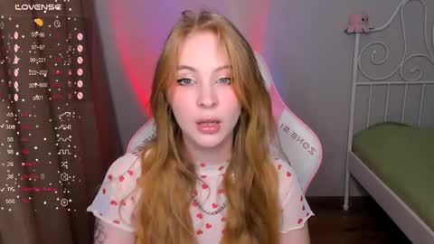 Snapshot of lilkitty_melanie chatting on 11.02.25 Melanie online show from 11.02.25