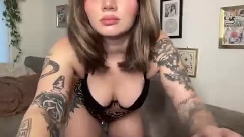 Snapshot of lill_daddysgirl chatting on 11.06.25 lilldaddysgirl online show from 11.06.25