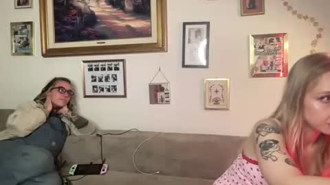 Snapshot of lill_daddysgirl chatting on 11.21.25 lilldaddysgirl online show from 11.21.25