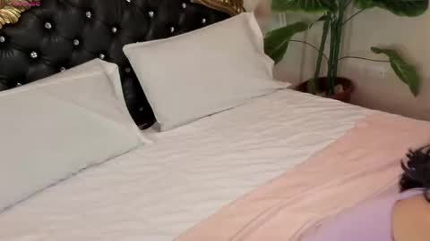 lillianderson -  Next stream start at 0700hs GTM-3 online show from 04.10.26