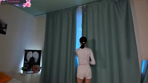 Snapshot of lillianperrys chatting on 02.26.26 Lily online show from 02.26.26