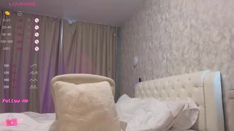 Lara Angel online show from 10.11.25