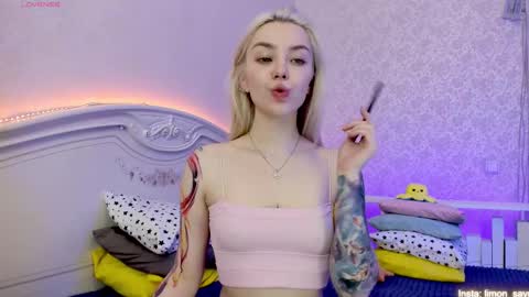 Snapshot of lillimooore chatting on 01.19.25 LilliMoore online show from 01.19.25