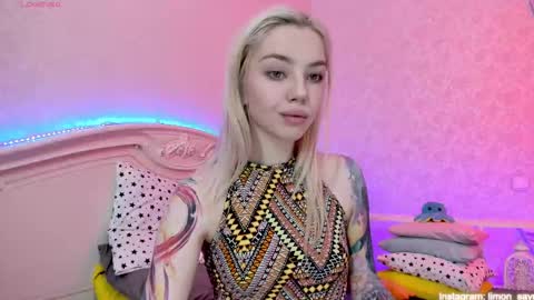 Snapshot of lillimooore chatting on 02.02.25 LilliMoore online show from 02.02.25