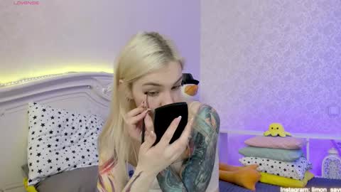 Snapshot of lillimooore chatting on 02.12.25 LilliMoore online show from 02.12.25