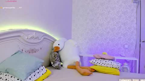 Snapshot of lillimooore chatting on 03.06.25 LilliMoore online show from 03.06.25