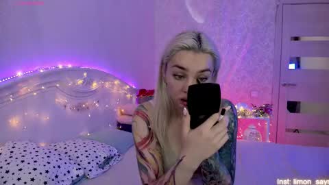 Snapshot of lillimooore chatting on 09.09.25 LilliMoore online show from 09.09.25