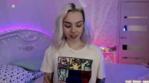 Snapshot of lillimooore chatting on 09.13.25 LilliMoore online show from 09.13.25