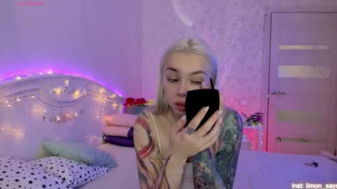 Snapshot of lillimooore chatting on 09.17.25 LilliMoore online show from 09.17.25