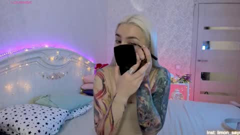 Snapshot of lillimooore chatting on 09.20.25 LilliMoore online show from 09.20.25