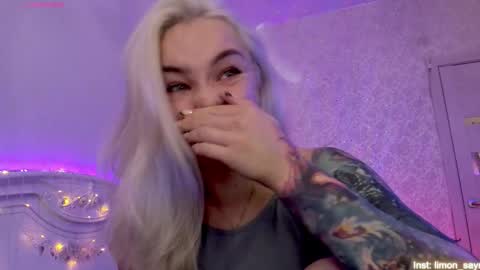 Snapshot of lillimooore chatting on 09.25.25 LilliMoore online show from 09.25.25