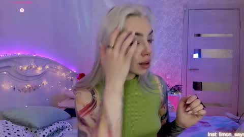 Snapshot of lillimooore chatting on 10.24.25 LilliMoore online show from 10.24.25