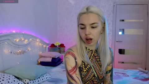 Snapshot of lillimooore chatting on 10.26.25 LilliMoore online show from 10.26.25