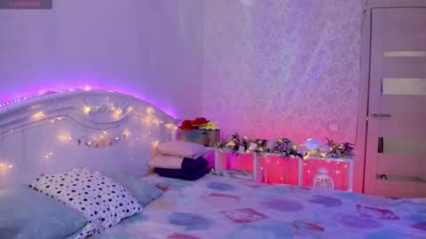 Snapshot of lillimooore chatting on 11.10.25 LilliMoore online show from 11.10.25