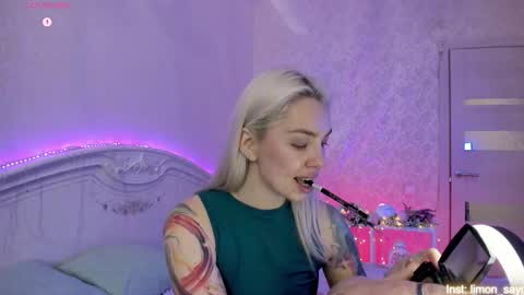 Snapshot of lillimooore chatting on 11.13.25 LilliMoore online show from 11.13.25