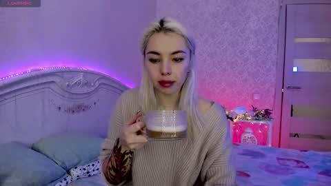 Snapshot of lillimooore chatting on 11.15.25 LilliMoore online show from 11.15.25