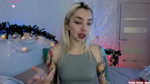 Snapshot of lillimooore chatting on 12.14.25 LilliMoore online show from 12.14.25