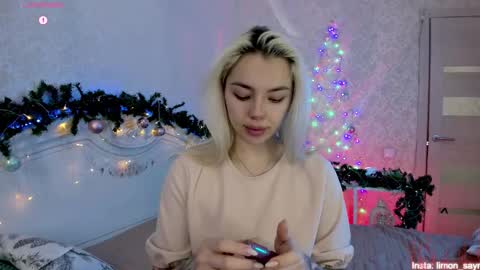 Snapshot of lillimooore chatting on 12.15.25 LilliMoore online show from 12.15.25