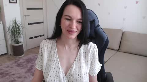 Snapshot of lilliyves chatting on 04.16.26 lilliyves online show from 04.16.26