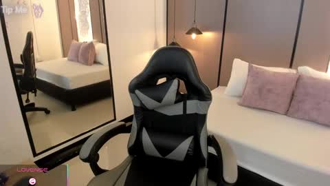 L I L L Y online show from 11.08.25