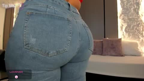 L I L L Y online show from 12.04.25