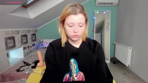 Snapshot of lillydepp chatting on 12.13.24 Lilly Depp online show from 12.13.24