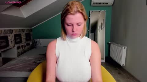 Snapshot of lillydepp chatting on 12.28.24 Lilly Depp online show from 12.28.24