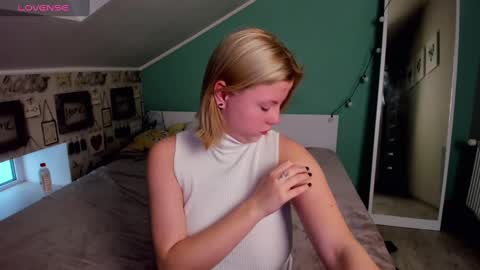 Snapshot of lillydepp chatting on 12.30.24 Lilly Depp online show from 12.30.24