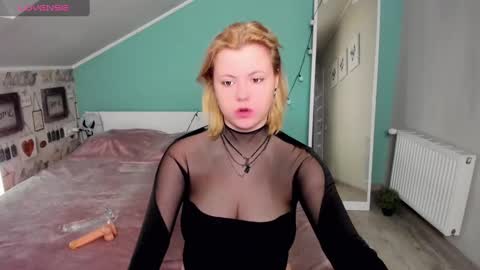 Lilly Depp online show from 01.06.25