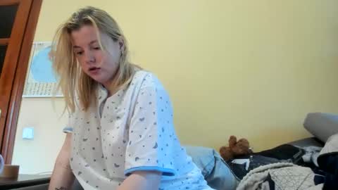 Snapshot of lillydepp chatting on 10.21.25 Lilly Depp online show from 10.21.25