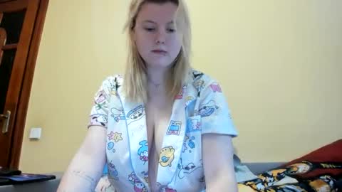 Snapshot of lillydepp chatting on 11.23.25 Lilly Depp online show from 11.23.25