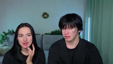 Snapshot of lilo_meow chatting on 12.04.25 Kris Lilo online show from 12.04.25