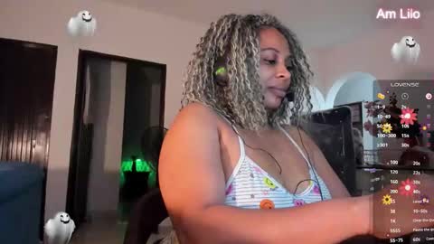 Snapshot of lilotoronto chatting on 11.01.25 lilotoronto online show from 11.01.25