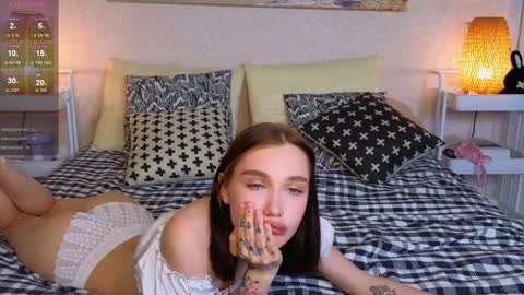 Snapshot of lilpupsonish chatting on 12.11.24 Jesse and Grace online show from 12.11.24