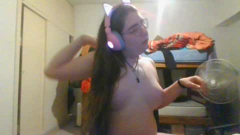 Snapshot of lilsuccubusvicky chatting on 11.26.25 lilsuccubusvicky online show from 11.26.25