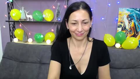 Snapshot of lilugrants chatting on 01.12.25 lilugrants online show from 01.12.25