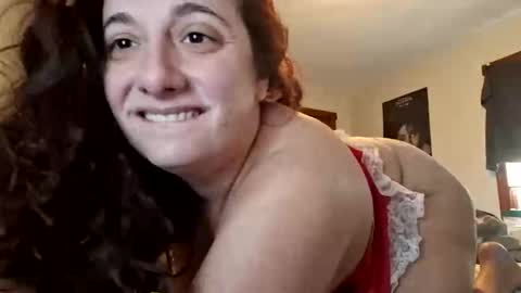 Snapshot of lilwhitemilf chatting on 12.15.25 lilwhitemilf online show from 12.15.25