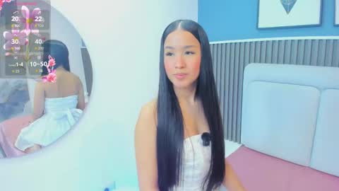 Snapshot of lily__star chatting on 05.20.26 lily online show from 05.20.26