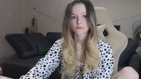 Snapshot of lily_and_jake chatting on 12.01.25 lily_and_jake online show from 12.01.25