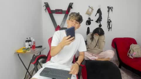 Snapshot of lily_and_lina chatting on 12.05.25 Lily and Lina online show from 12.05.25