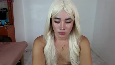 Snapshot of lily_darling chatting on 10.18.25 Lily Darling online show from 10.18.25