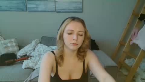 Snapshot of lily_dollyx chatting on 11.20.25 Lily dollyx online show from 11.20.25