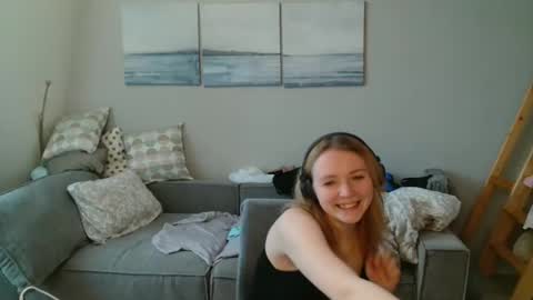 Snapshot of lily_dollyx chatting on 11.22.25 Lily dollyx online show from 11.22.25