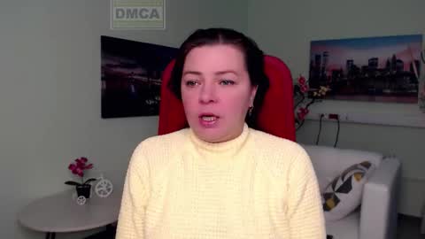 Snapshot of lily_flower7_ chatting on 12.01.25 Lily online show from 12.01.25