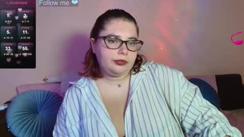 Snapshot of lily_lu_one chatting on 10.09.25 Elina  online show from 10.09.25
